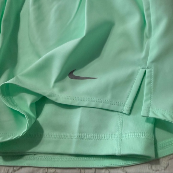 Nike Women’s Training 3” Dri-Fit 2-in-1 Loose Shorts Size Large - Picture 3 of 6